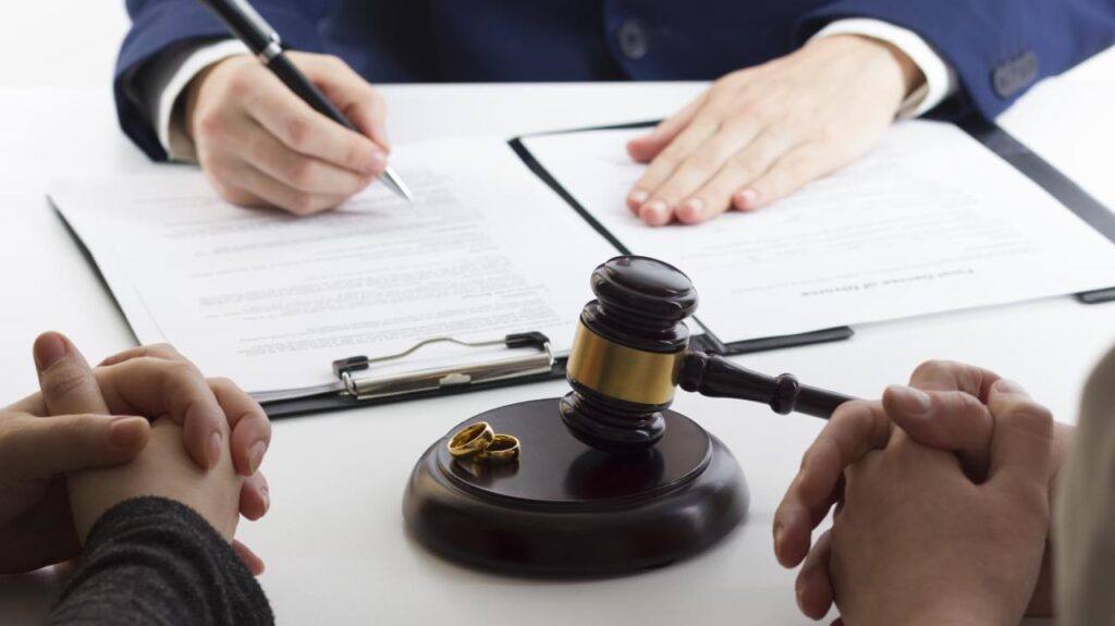 محامي قضايا الطلاق والخلع من شركة نخبة للمحاماة والاستشارات القانونية
